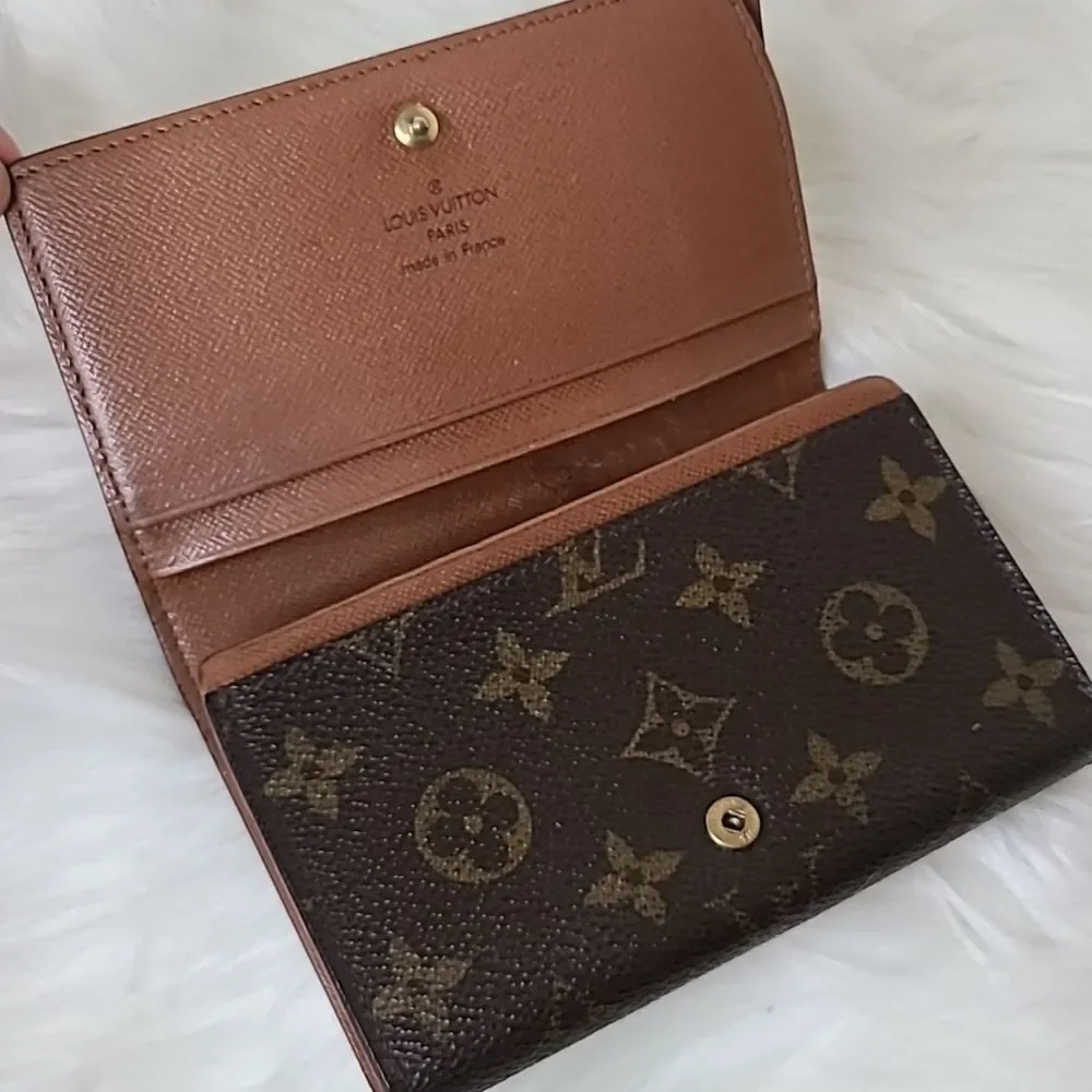 💯 Authentic Louis Vuitton Short Wallet 🍀